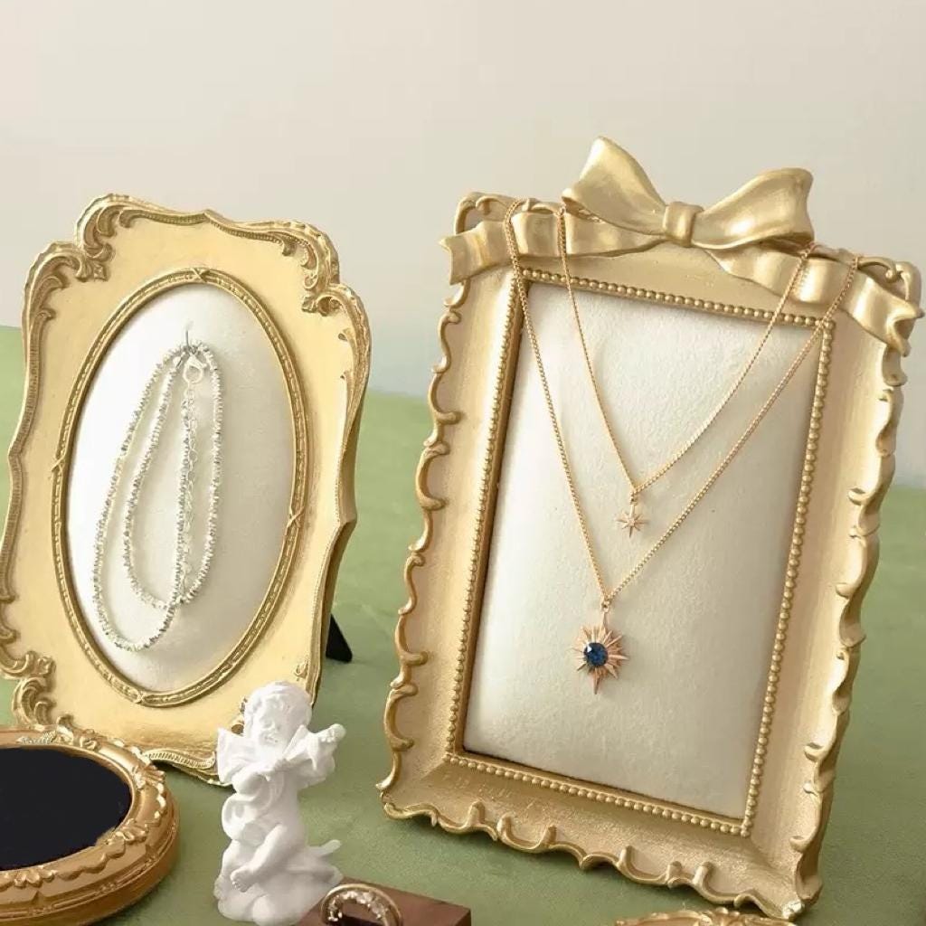 Ornate Gold Baroque Jewelry Stand: Velvet Necklace Ring Holder