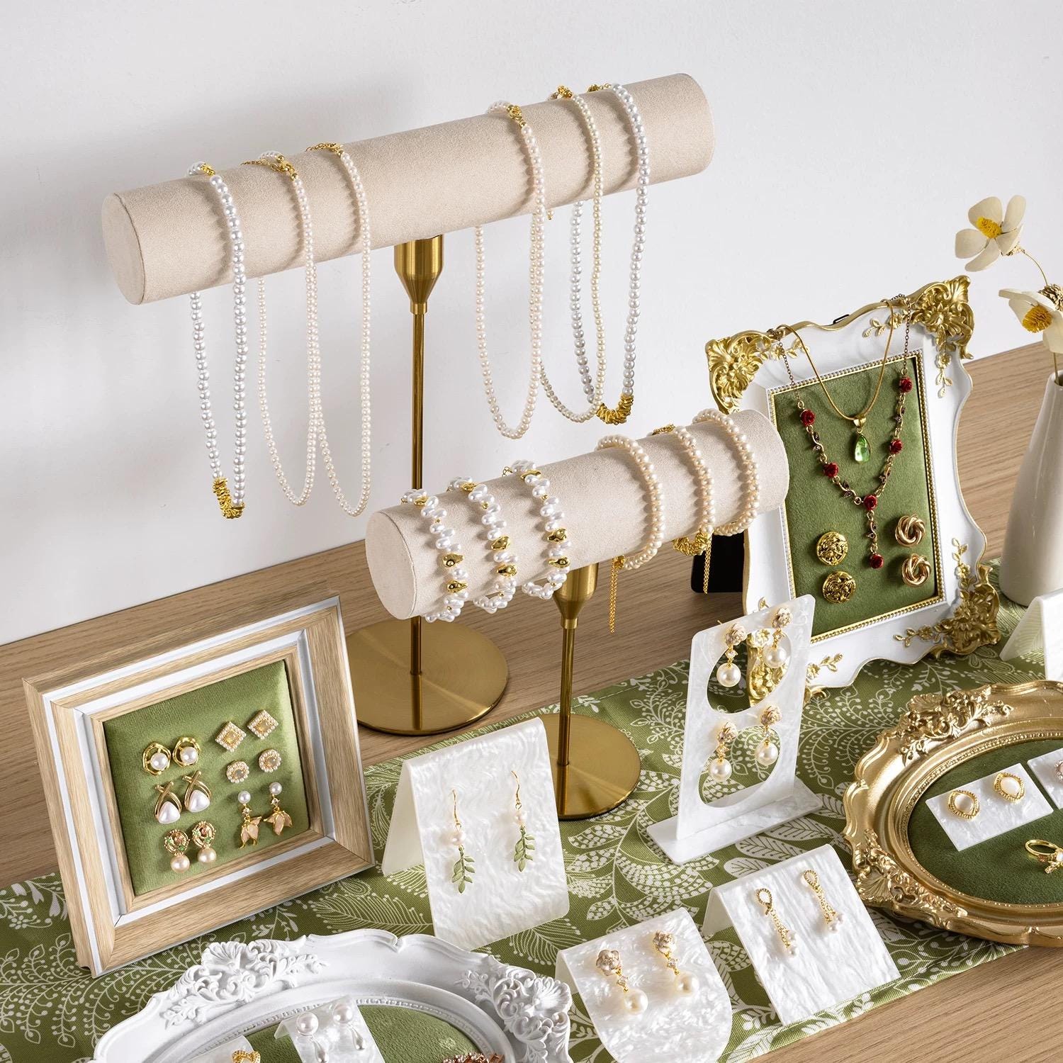 Vintage Green Velvet Jewelry Stand - Ornate Gold-Plated Necklace Tree with Ring Tray Gift Set