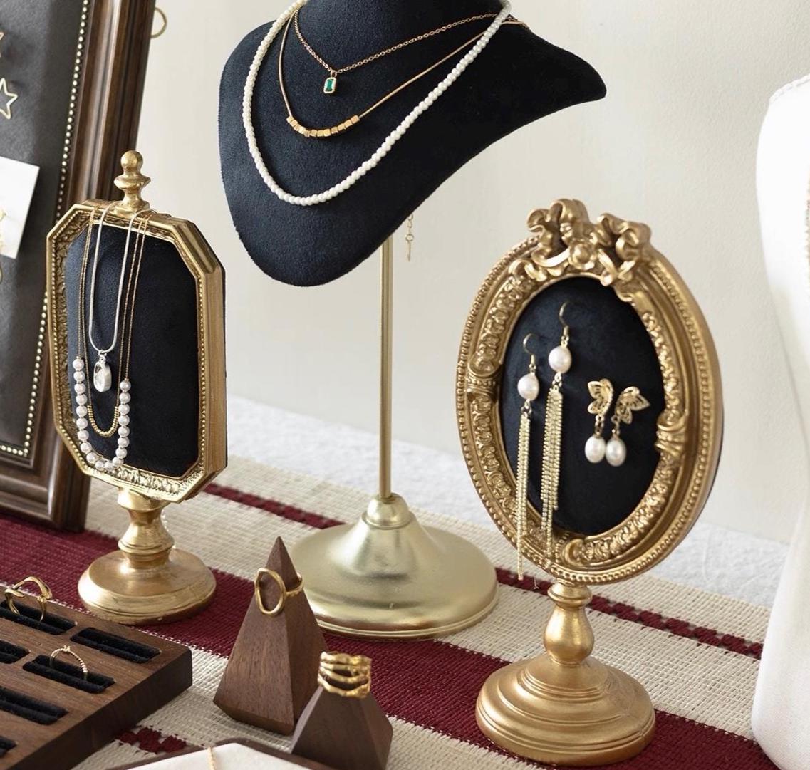 Baroque Velvet Necklace & Ring Holder: Gold Metal Jewelry Organizer