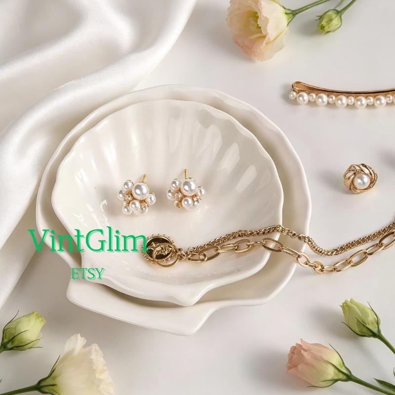 Seashell Jewelry Dish: Minimalist Trinket Tray for Earrings, Rings & Flat Lay Photo Prop