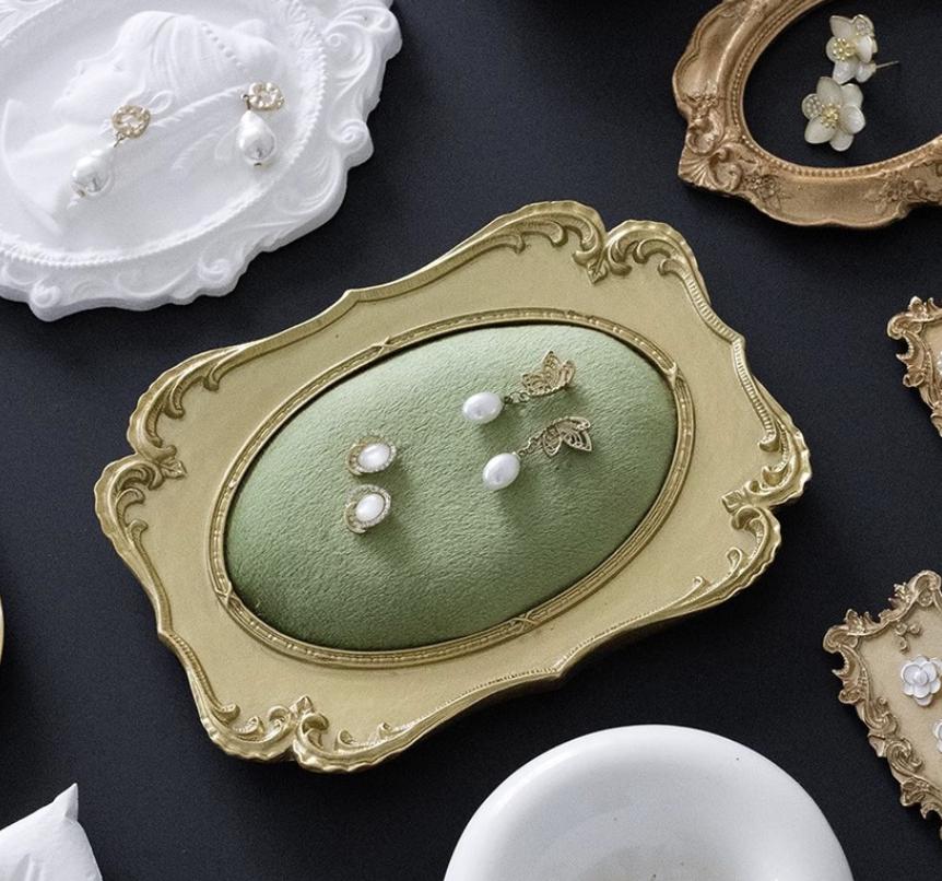 Baroque Green Velvet Jewelry Display Stand: Vintage Ring & Earring Organizer