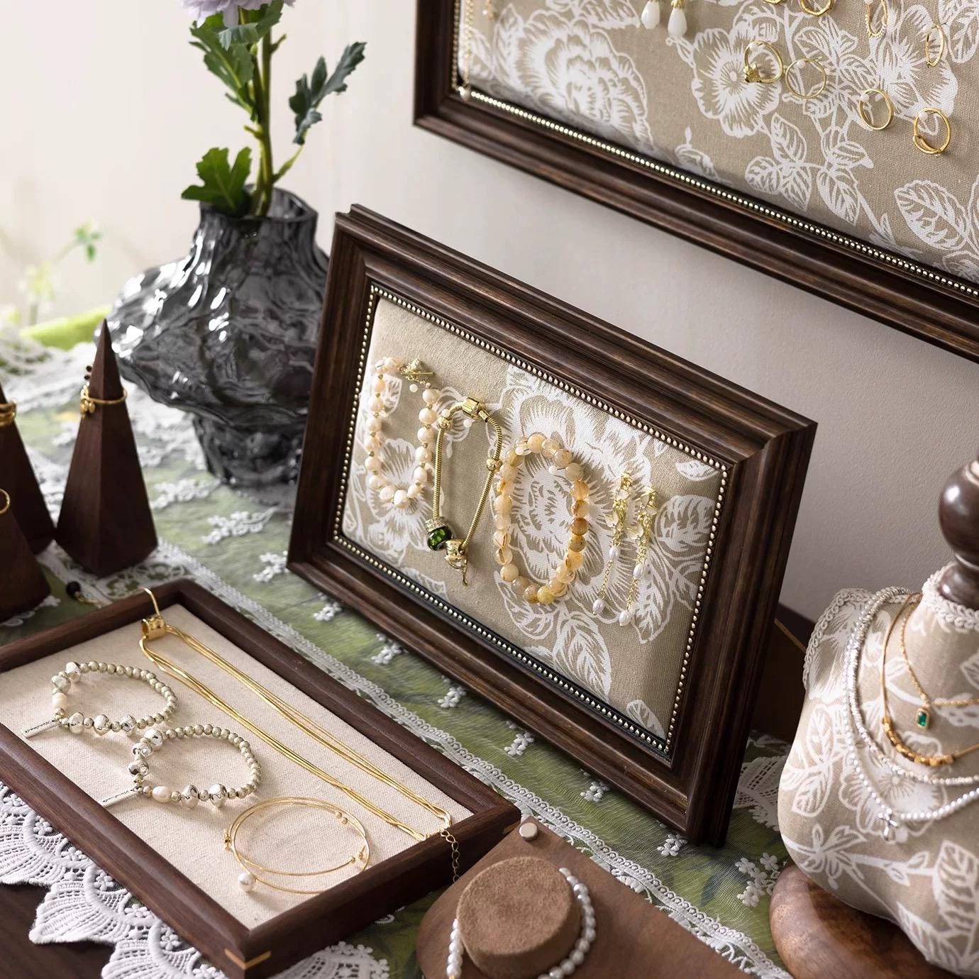 Baroque Lace Jewelry Display: Wood Frame Necklace & Ring Holder