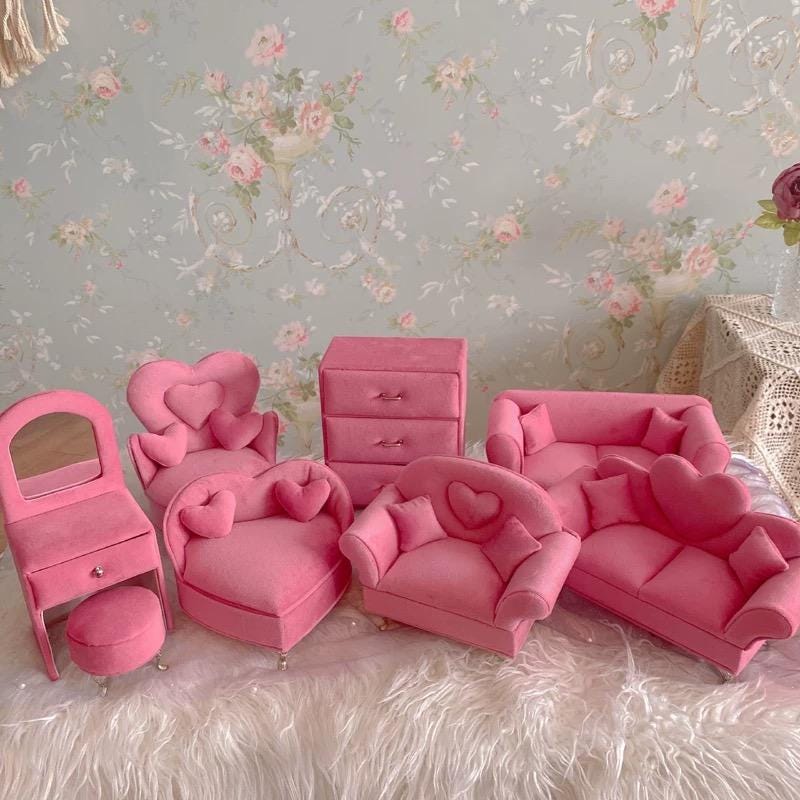 Miniature Pink Velvet Jewelry Sofa: Barbiecore Ring & Earring Holder