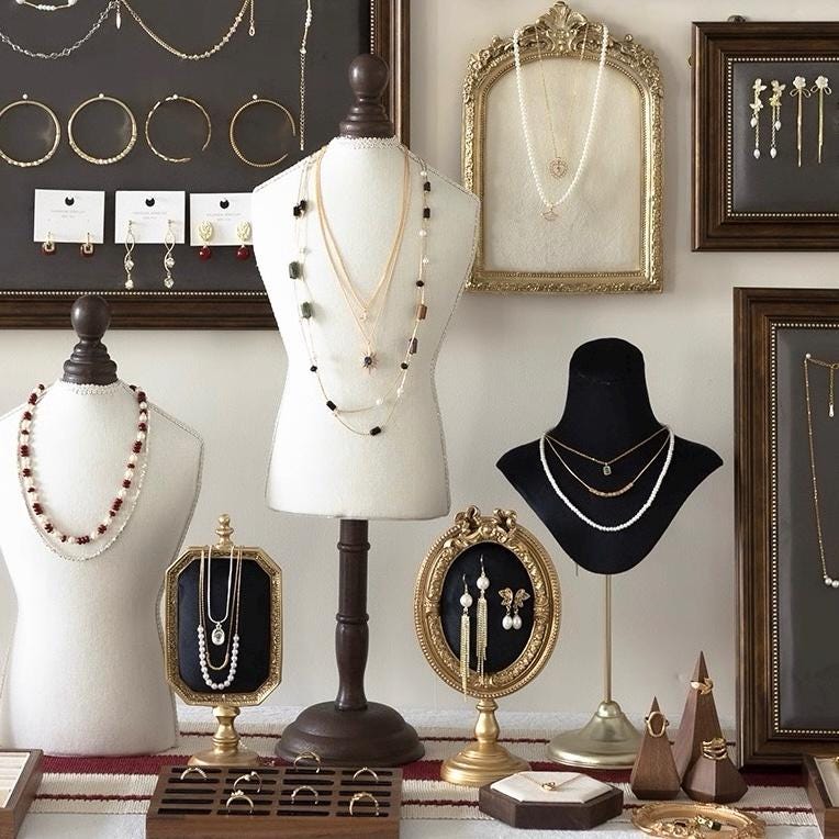 Baroque Velvet Necklace & Ring Holder: Gold Metal Jewelry Organizer