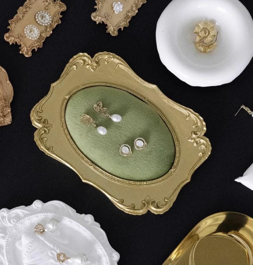 Baroque Green Velvet Jewelry Display Stand: Vintage Ring & Earring Organizer