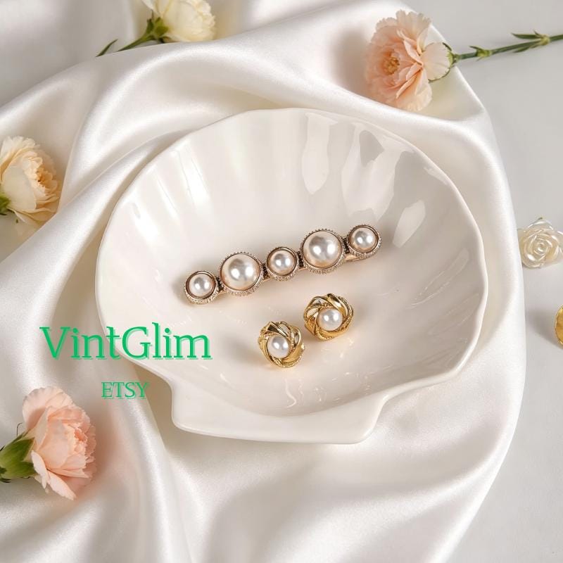 Seashell Jewelry Dish: Minimalist Trinket Tray for Earrings, Rings & Flat Lay Photo Prop