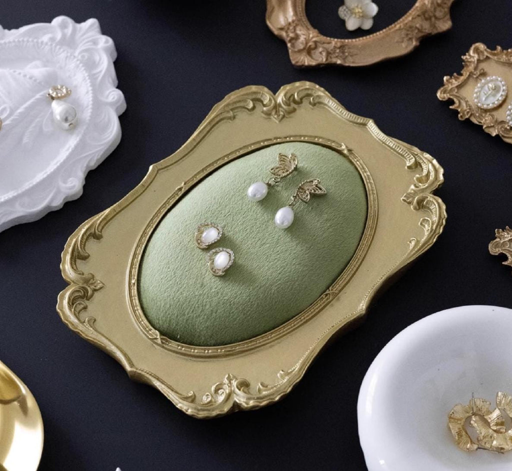Baroque Green Velvet Jewelry Display Stand: Vintage Ring & Earring Organizer