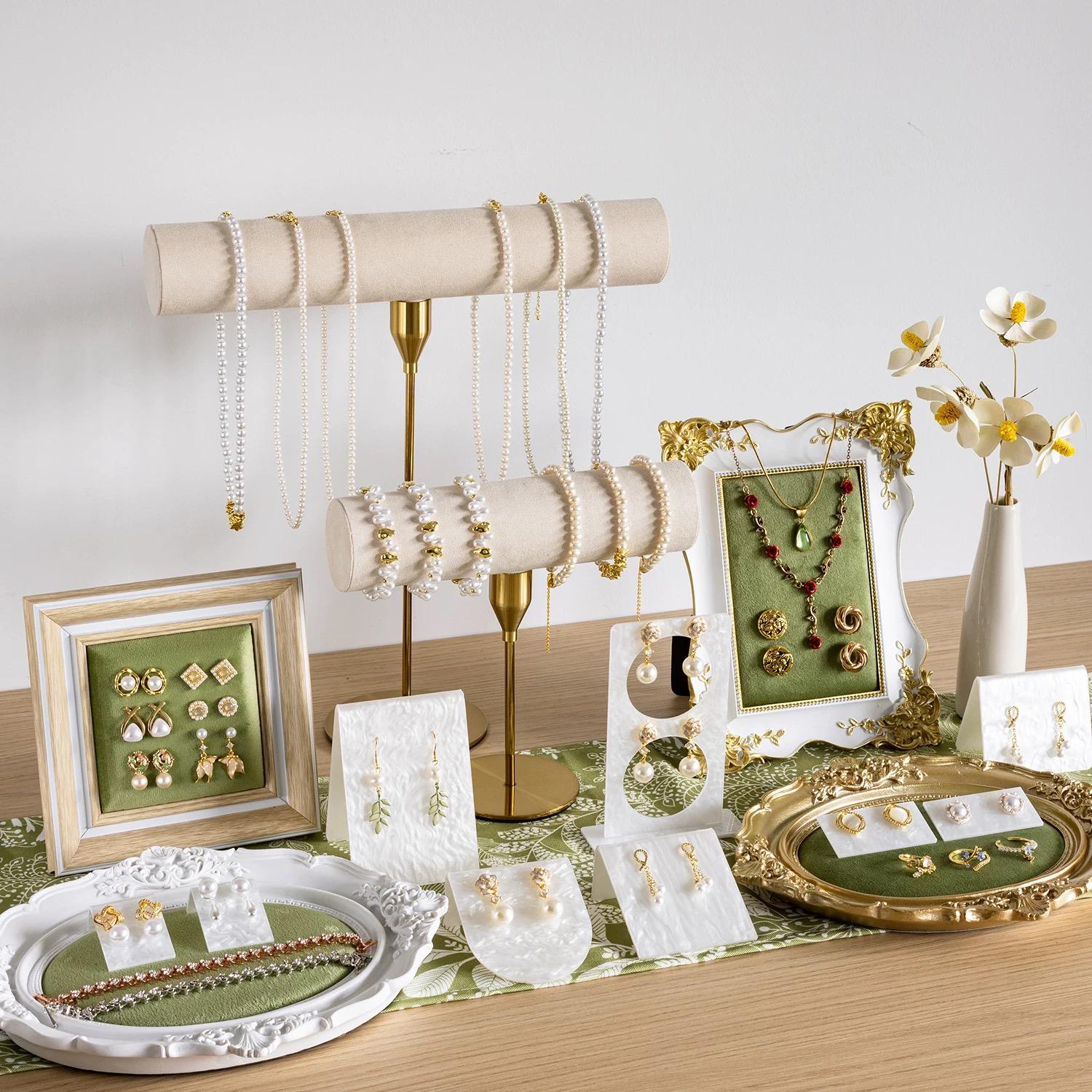 Vintage Green Velvet Jewelry Stand - Ornate Gold-Plated Necklace Tree with Ring Tray Gift Set