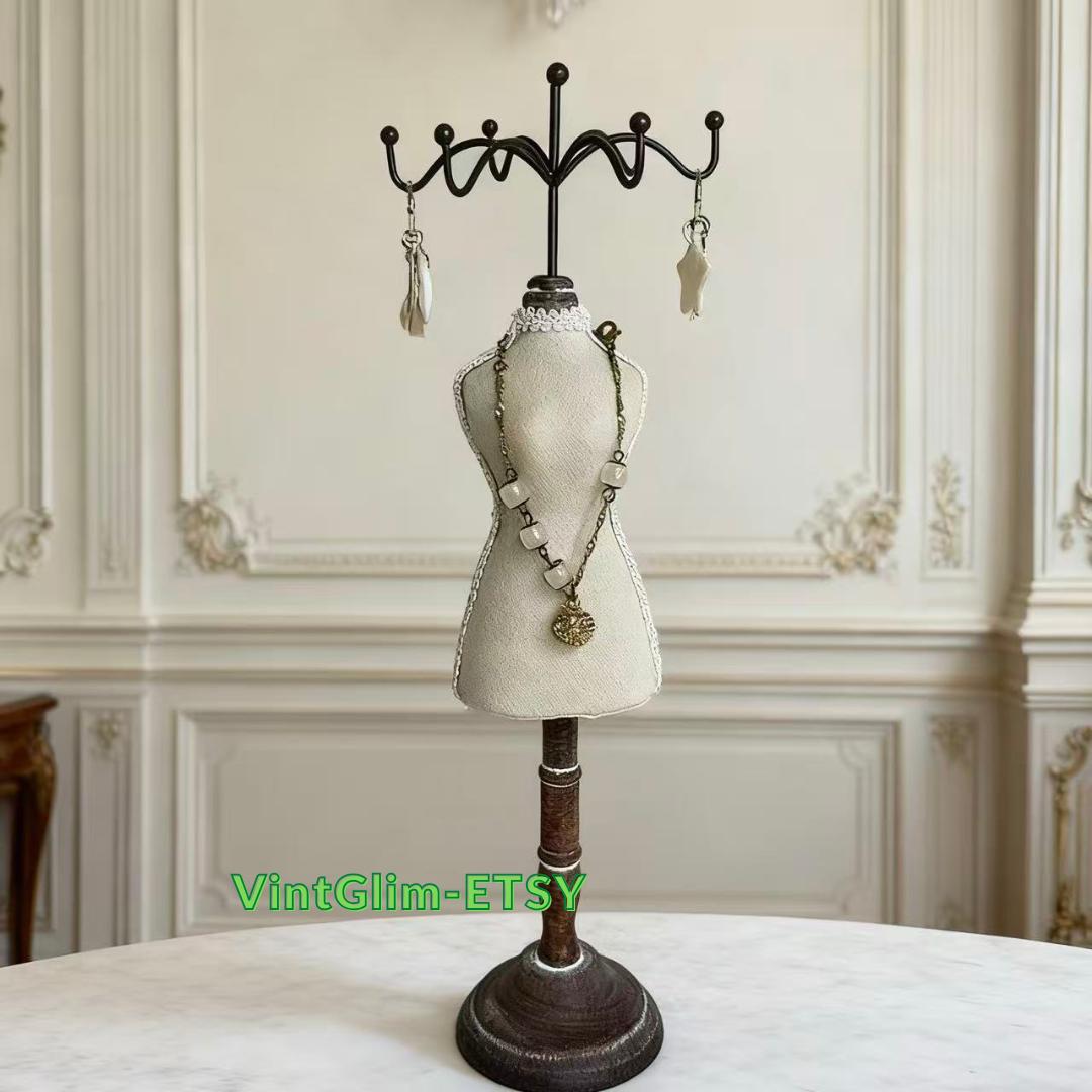 Baroque Wooden Mannequin Jewelry Holder: Vintage Bust Display